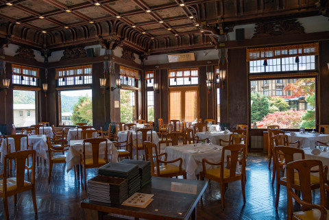 【梁旅珠專欄】約翰藍儂、卓別林都愛的旅館！日本的 「天皇之宿」