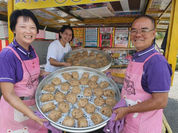 不是有錢才能做善事！夫妻連續6年做「環島饅頭」送愛心：人生需要的不多，一台車裝得下的就夠了