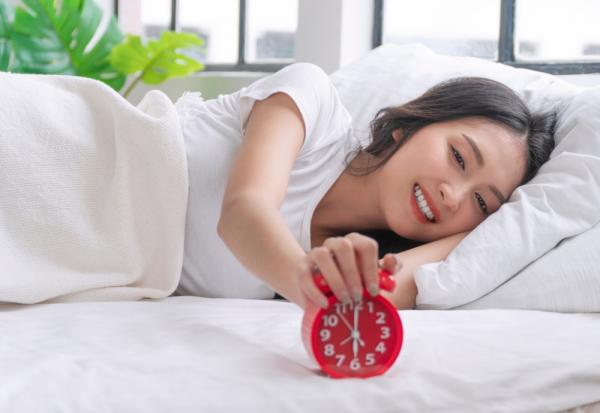 睡6小時，可能比睡8小時醒來精神更好！睡眠科學：2大技巧讓睡眠真正消除疲勞，白天狀態更佳