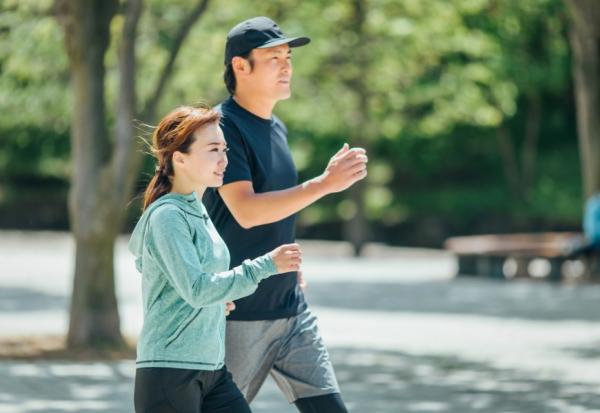 做什麼運動能真正抗老？研究證實：這2種運動每週練3次，「不老酶」活性增3倍讓細胞回春