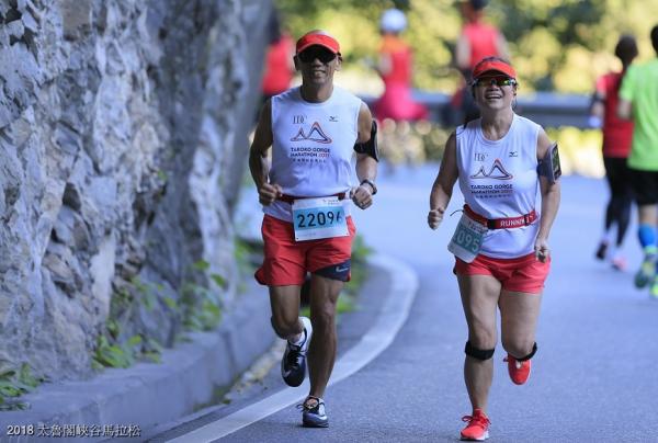 保養膝蓋、賺到友情、順便旅遊，50歲後的跑步運動如何開始？