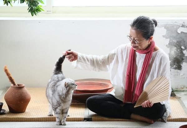 隨時跳舞、緩緩走路就愉快！72歲編舞家林麗珍的簡單生活：減少對外界的索求，人會快活許多