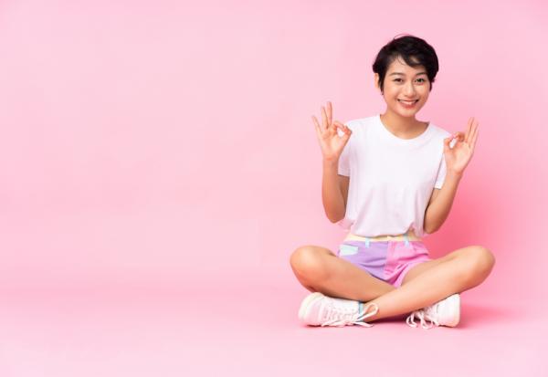 1 個動作測你的健康強度！研究：能輕鬆起立的人活較久，每天這樣坐地板30分鐘，練出靈活髖關節