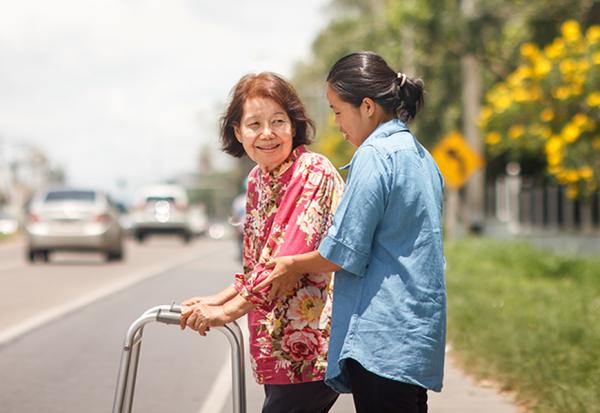 放大小綠人，縮短行人穿越線！新北市以過馬路少走6秒的體貼，守護高齡者步行安全