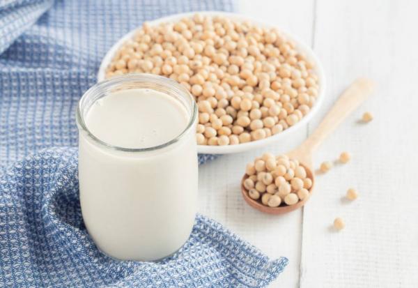 更年期如何讓皮膚水嫩、心情平靜？中醫：多吃補水食物有幫助