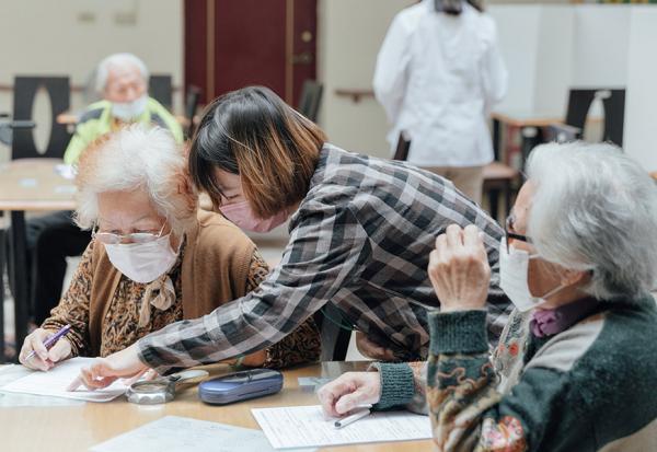 臺北陽明老人公寓的「青銀共居」實驗：如何讓大學生真正成為關心長輩的朋友，而不只是室友？