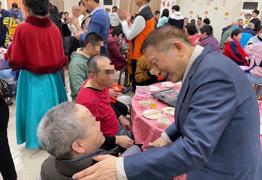 回饋社會，才是人的價值。