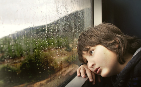 孩子說的「無聊」並非要父母幫忙安排事情，是需要先平靜下來！