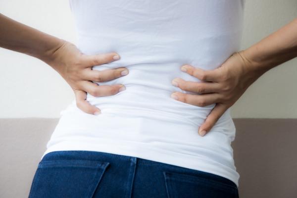 腰痛原因不在腰，而是臀部！自製浴巾捲，每天10秒鬆臀肌與筋膜