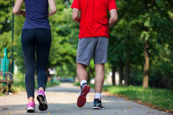 如何走路，才能避免膝軟骨磨損？日名醫：注意5件事，膝蓋才能愈走愈強健
