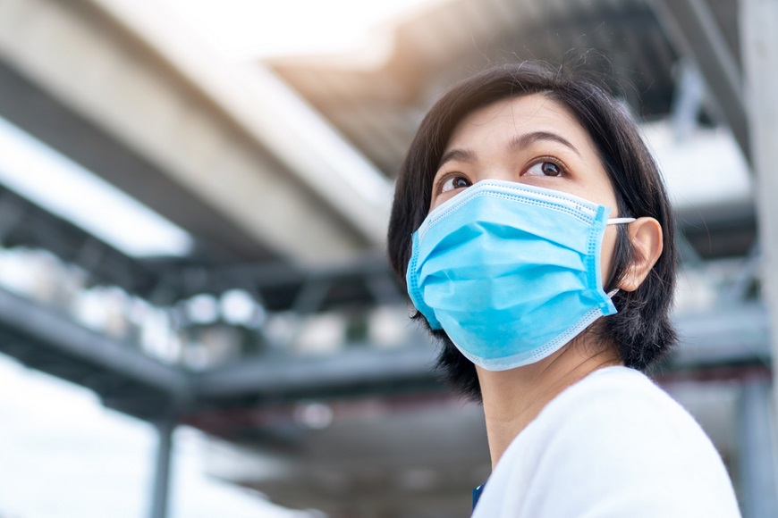 戴口罩也要美美的！專家傳授臉變小、鼻變挺、不脫妝的4個小心機