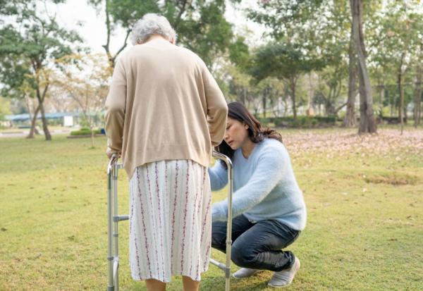 為照顧父母不曾結婚與工作，遺囑裡的財產卻沒她的份？2個故事看懂：為何法律規定遺產分配要有特留分