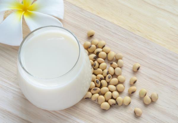 周輝政專欄｜緩解更年期不適，喝豆漿、補充植物性荷爾蒙、大豆異黃酮可行嗎？ 