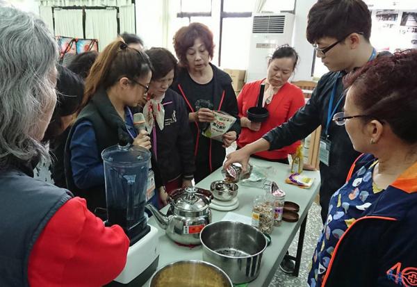 與其讓長輩整天上醫院，不如在社區幫大家解決問題！宜蘭健康磐石大聯盟，如何讓在地安老成為可能？