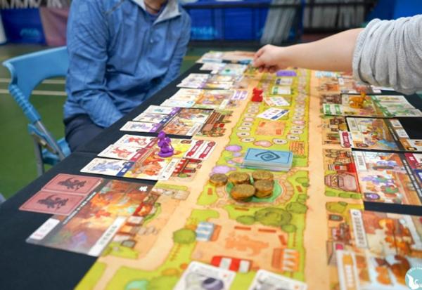 比聊天更能炒熱氣氛、增進家人感情！4款適合過年全家同樂的桌遊推薦