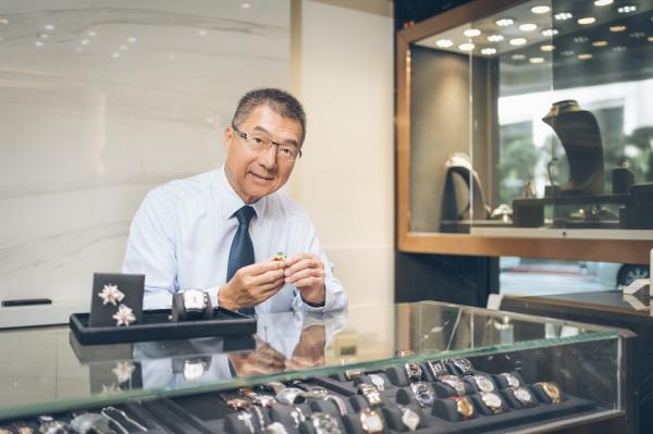 40年當鋪老闆的體悟！秦嗣林：真正貧窮的人生，是賺到錢卻失去家人的愛