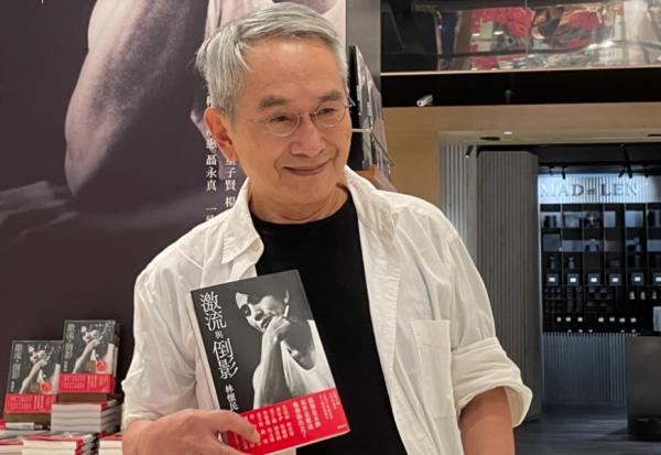 手腳癱仍堅持寫心經，起不了床就空中畫字！林懷民憶母親臥病優雅寧靜的身教