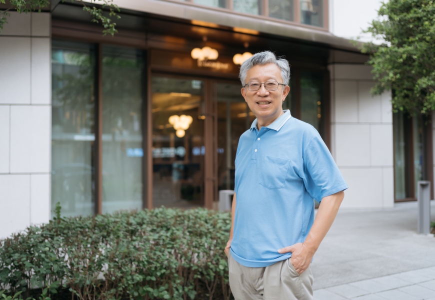 23天內父母接連在家辭世，施昇輝回顧爸媽最後一哩路：不後悔沒送他們去醫院，唯一遺憾只有這件事