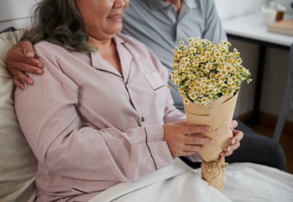 雙眼失明的他照顧失智妻，如何常保正向情緒與愛？6個思考，度過困難時光