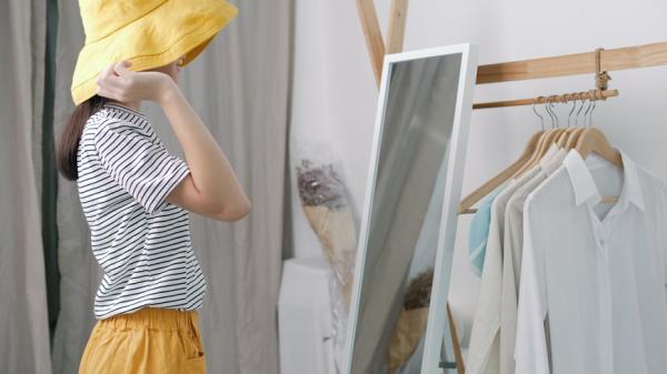 衣櫥醫生賴庭荷：50後，讓人「更喜歡自己」的穿搭4原則 