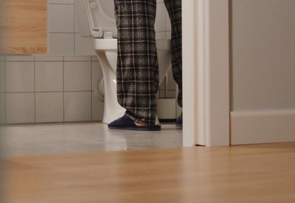 常半夜起來上廁所？可能是荷爾蒙分泌不足！50歲後夜尿困擾，如何改善？