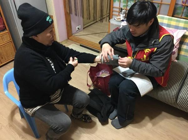 照顧百名老人看見了什麼？華山站長：先好好做人，才能好好變老