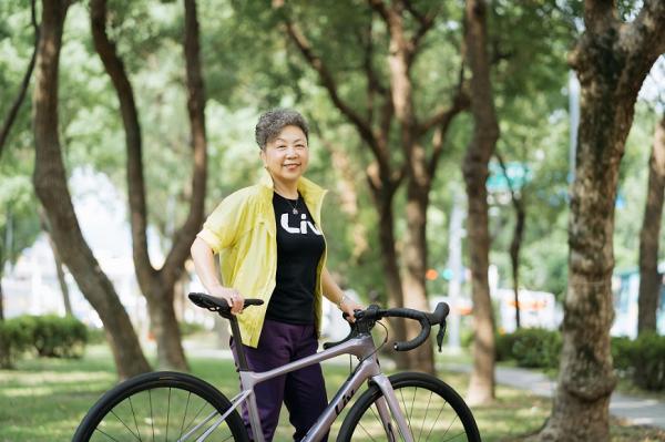 71歲日騎單車130公里！巨大集團董事長杜綉珍：人生如騎行，想去哪我自己決定 