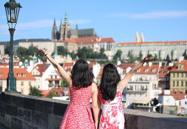 48歲放棄高薪主管職，帶著女兒橫跨18國圓夢之旅！潔媽：追夢不怕來不及，只怕沒有踏出去