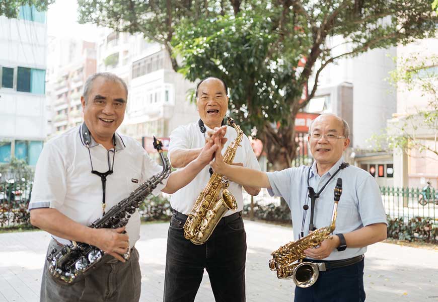 生活豐富，自然忘了年齡。