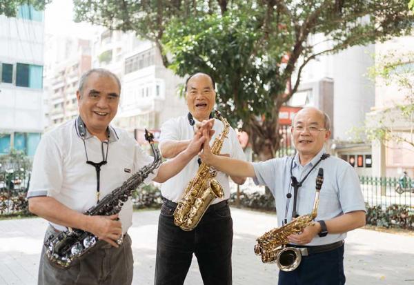 80歲才學薩克斯風，提升腦力、肺活量，連睡眠呼吸中止症都好了！玩風樂團：生活豐富，沒感覺變老