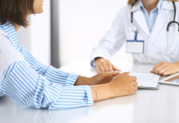 已無復原可能，想停止無效醫療但醫師不同意怎麼辦？畢柳鶯：家屬要為愛勇敢，溝通時強調5大重點