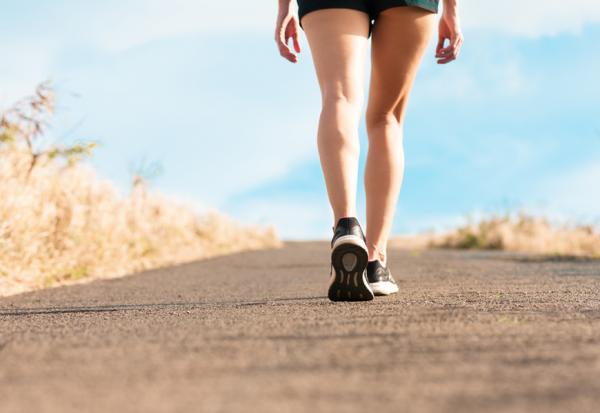 根治膝蓋痛，關鍵在走路方式！史丹佛教練：怎麼動，讓攸關步行品質的足部、腳踝、髖關節靈活？