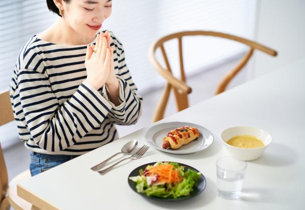 一個人吃飯看電影之必要！對老公越來越易怒時，至少讓自己保有1小時的獨處時光吧