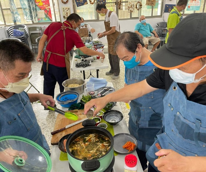 太太不煮飯，就不知道怎麼照顧自己？4道一鍋到底料理，70多歲、不擅廚藝的男性也學得會