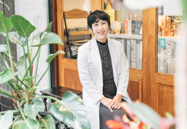 罹癌後丟了24個箱子！乳癌外科醫師鄭伃書：不需滿足每個身邊人的期望，斷捨離後好好生活