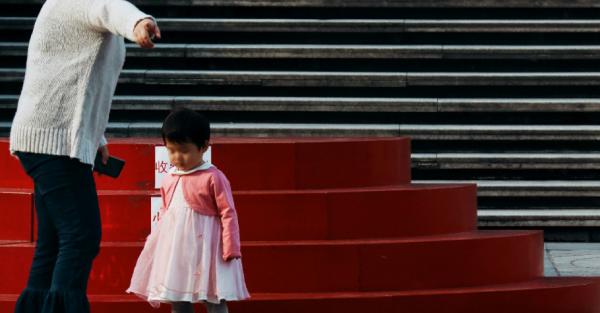 父母壓力爆表！66.2%因小孩表現不佳憂慮，31.9%後悔生小孩，3 大難題成惡性循環