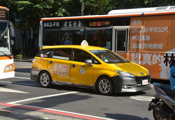 退休開計程車很委屈？58歲司機真實心聲：有收入又交到新朋友，每天工作都享受