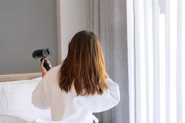 吹風機吹頭頂，有妙用！陳峙嘉：改善更年期失眠、氣虛、子宮脫垂