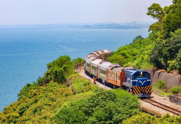 玩遍全球50多國鐵道，看見台灣鐵道世界級的風景！蘇昭旭：環島鐵路看山海，地方鐵路玩小鎮