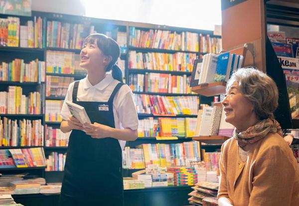 50+追劇：《王冠》第五季重現黛安娜王妃掙扎，《春心萌動的老屋緣廊》蘆田愛菜、宮本信子成忘年之交