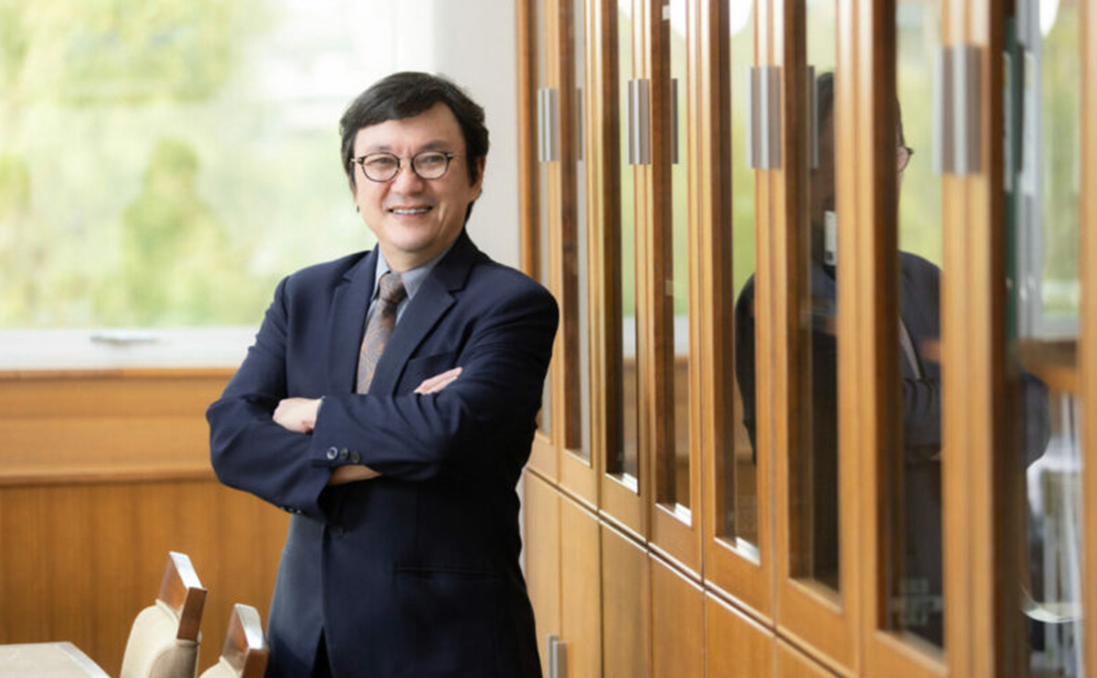 臺北醫學大學校長吳麥斯探討 AI 與智慧醫療快速發展下的醫學教育轉型，從虛擬醫院、資料治理到跨域學習，思考未來醫療人才的培育方向。