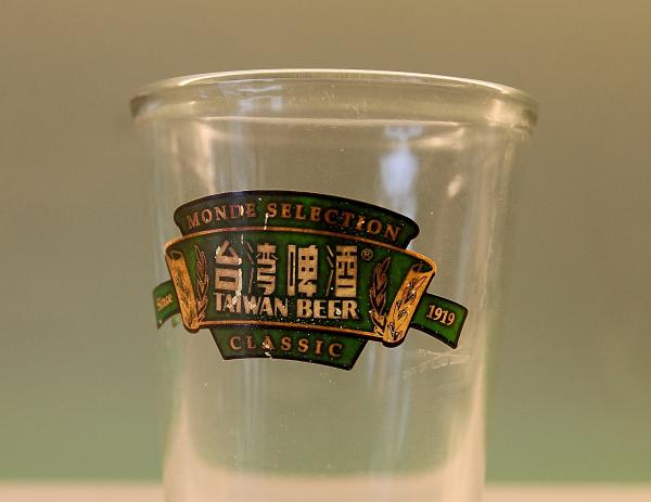 【不器用專欄】台啤為何都用小玻璃杯？溫暖往來之必要 