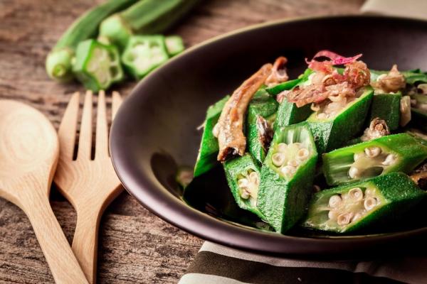 胃食道逆流，50歲到59歲最多！飯水分離外，還有哪些方法可改善？