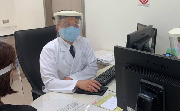 前臺北榮民總醫院院長張德明行醫40年的診間智慧:應多看看電視！乾燥症選悲劇，憂鬱症選喜劇！