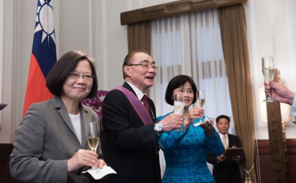「我沒有投妳票喔！」馮世寬回憶8年前，蔡英文邀接任國防部長始末｜《大鵬展翅：馮世寬回憶錄》