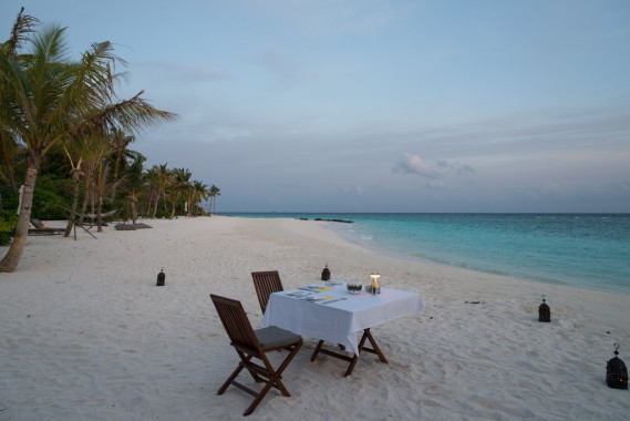 【梁旅珠專欄】海、夕陽、沙灘晚餐，馬爾地夫天堂般的旅行