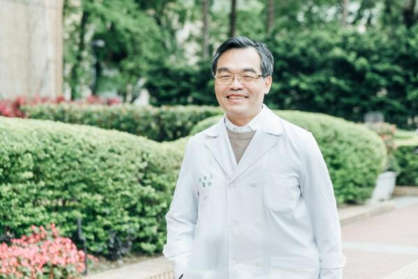 照顧臨終病人30年的豁達！臺大醫師姚建安：善緣無論長短都珍惜，無緣的人笑笑就算了