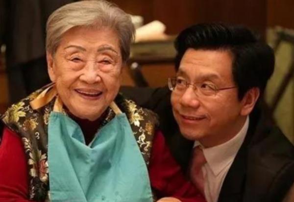 女兒說，奶奶喪失一輩子的記憶好心痛！李開復：她不是走向生命的落日，而是走向新生的黎明