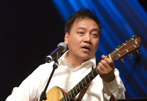 PODCAST | 50+Talk ep37. 民歌俠少施孝榮：年輕時表演是拚勁，60後唱歌更自在