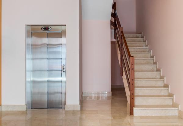 政府最高補助300萬！住老公寓不想再爬樓梯，怎麼申請電梯補助？